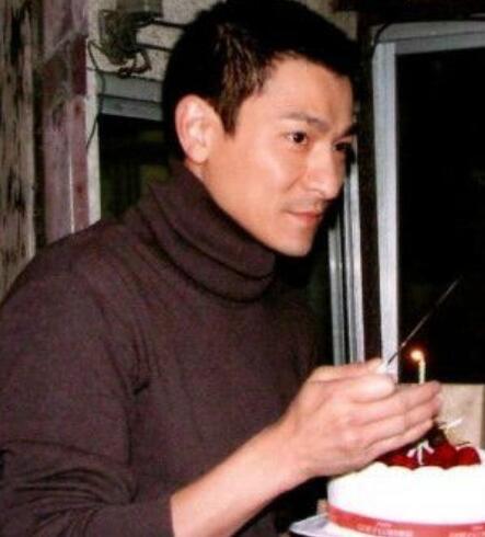 刘德华日常生活照曝光没有明星架子
