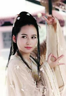还记得《小李飞刀》恶霸龙小云吗？张辰如今长成大美人