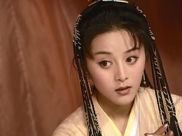还记得《小李飞刀》恶霸龙小云吗？张辰如今长成大美人