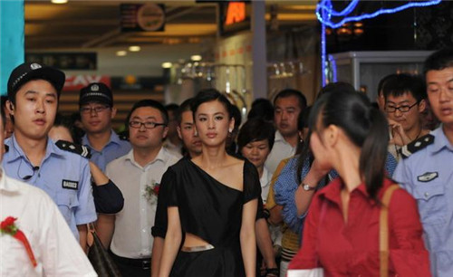 黄圣抹去“杨子”纹身，难道他们分道扬镳？