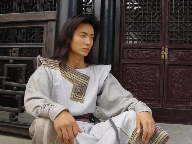 两人同剧走红 被力捧的退出娱圈 不被看好的却成影星