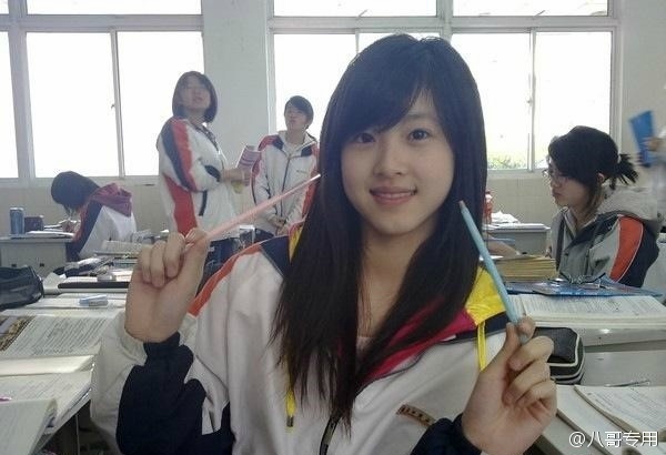 鹿晗高中旧照曝光 盘点明星中学青涩照(组图)