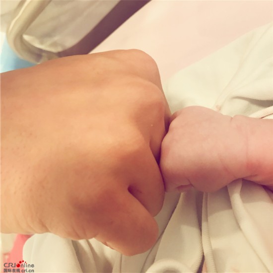 baby香港顺产生子 黄晓明解释儿子为啥叫小海绵（组图）