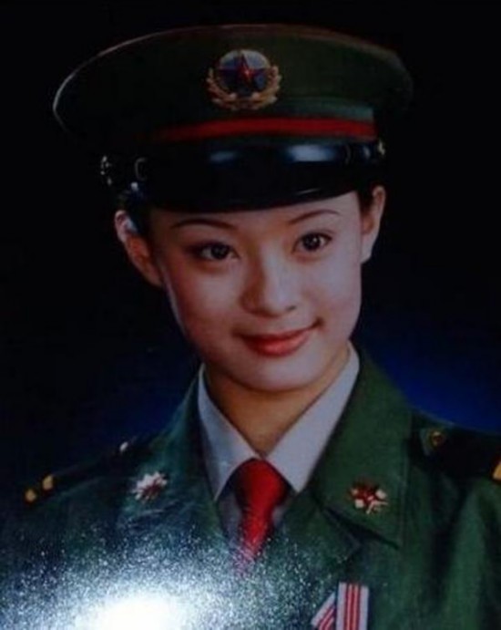 陈乔恩合影七朵花 素颜陈乔恩脸蛋仍白皙紧致 盘点明罕见青涩旧照（图）