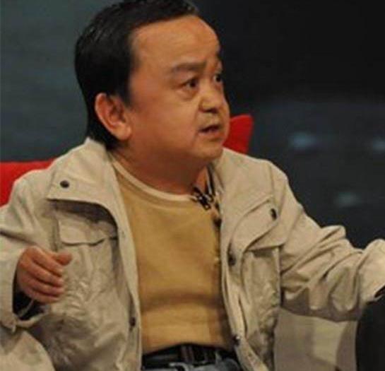身高一米二 跑20年龙套 却娶娇妻过幸福生活