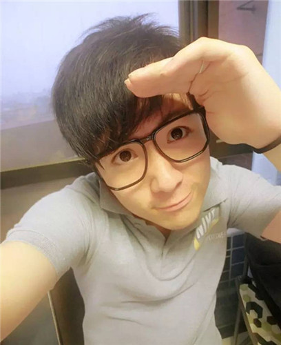 当表情包的原型人物长大后 颜值差别有点大！