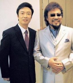 费玉清全家福曝光:小哥婉拒央视春晚 原因只为这个