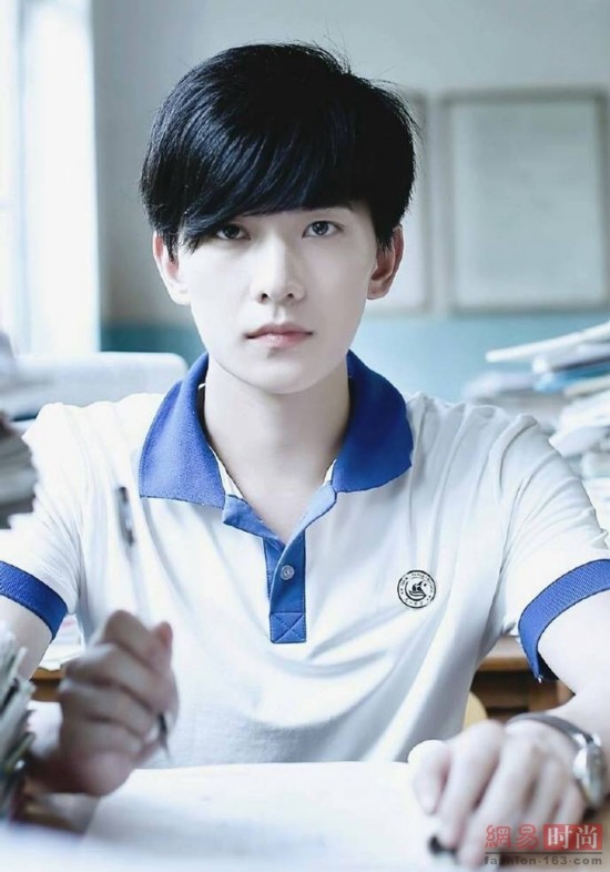 杨洋鹿晗易烊千玺 男神穿上校服谁是最帅校草？