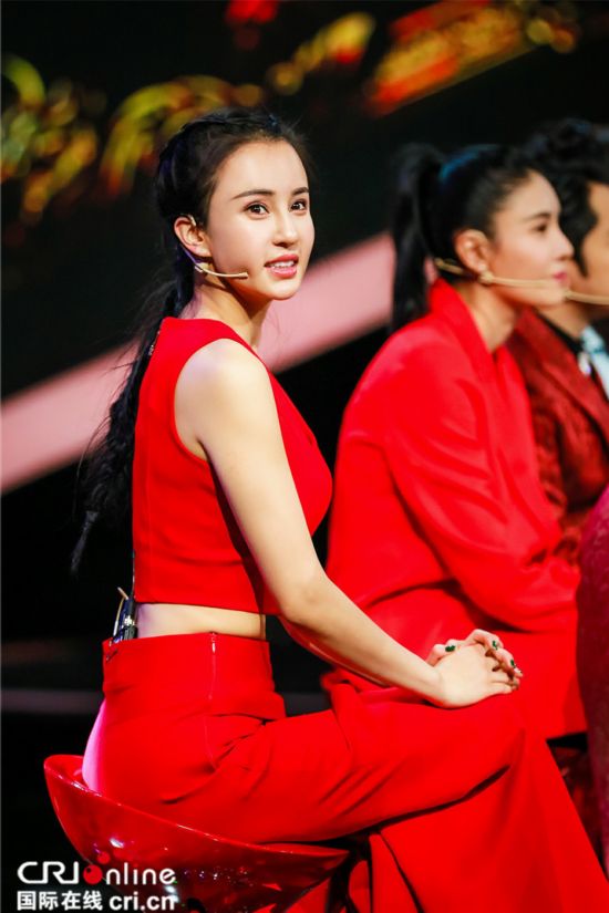 《王牌对王牌2》成龙抱头大哭？宋茜杨幂相互毁容