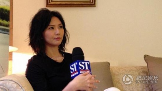 Angelababy出院穿短裙 杨幂小S产后就露大腿的女星
