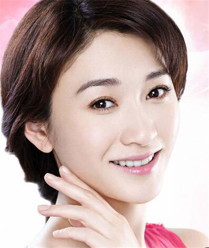看女明星们化的烟熏妆，有人高冷有人霸气