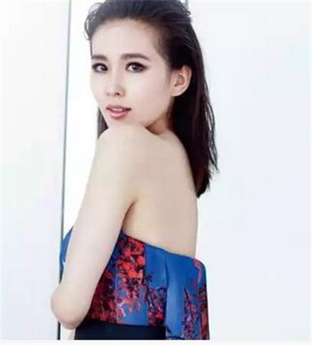 看女明星们化的烟熏妆，有人高冷有人霸气