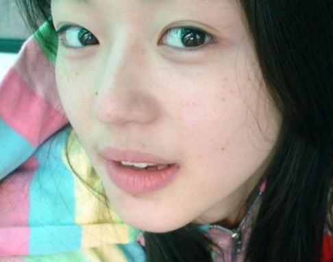 韩国当红女艺人素颜照曝光 宋慧乔全智贤IU秀智允儿素颜PK