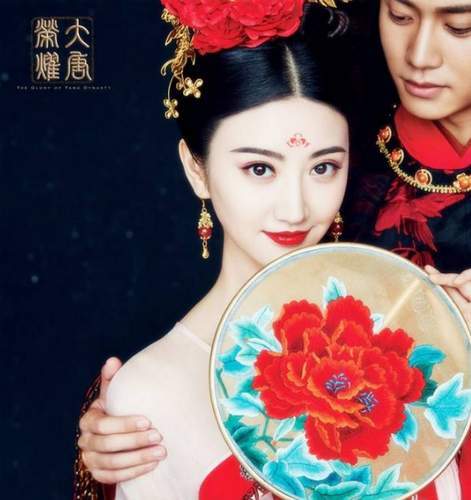 杨幂加景甜都不敌baby？统统败给抠图剧《孤芳不自赏》!