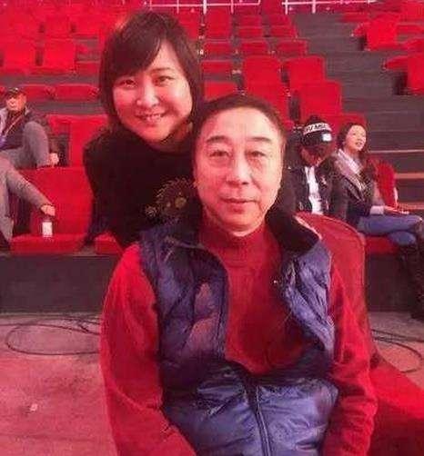 同是冯巩女徒弟，一个被赞相声界关之琳，一个女版周星驰
