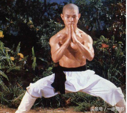 都说李连杰近照苍老似70岁，然而比他更惨的是刘家辉