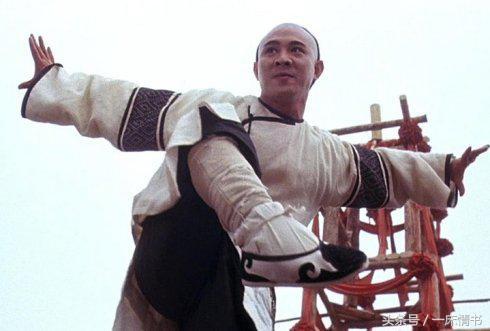 都说李连杰近照苍老似70岁，然而比他更惨的是刘家辉