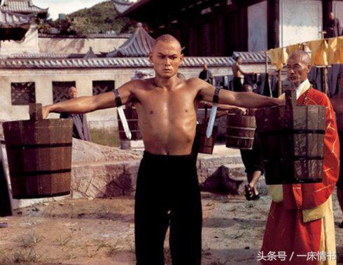 都说李连杰近照苍老似70岁，然而比他更惨的是刘家辉