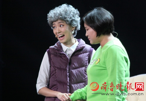 张小斐，她演戏难红转型搭档冯巩演小品成名，为老板放弃春晚