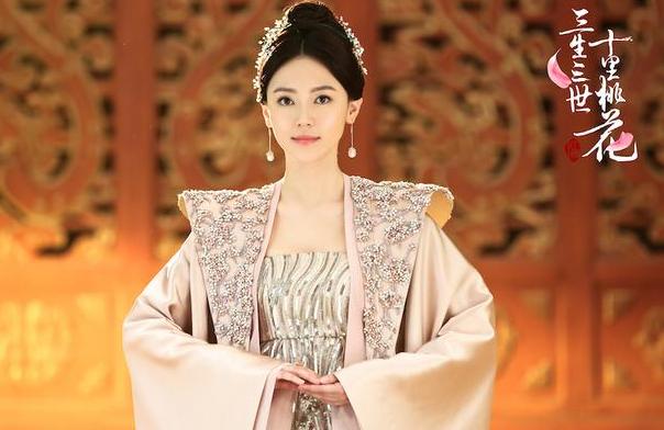 杨幂工作室再签2名新人，一个被称赞，一个被骂堪比容嬷嬷