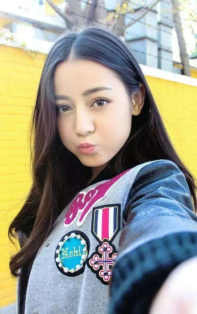 杨幂工作室再签2名新人，一个被称赞，一个被骂堪比容嬷嬷