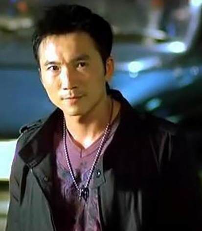 他拜洪金宝为师 被称为反派专业户 却总是火