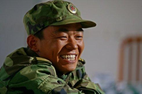 同是王宝强班长不同命 一个风头正劲 一个总当配角不温不火