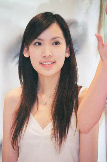 妻子陈若仪名模出身,曾在台湾综艺节目《康熙来了》中大胆卸妆,卸妆后