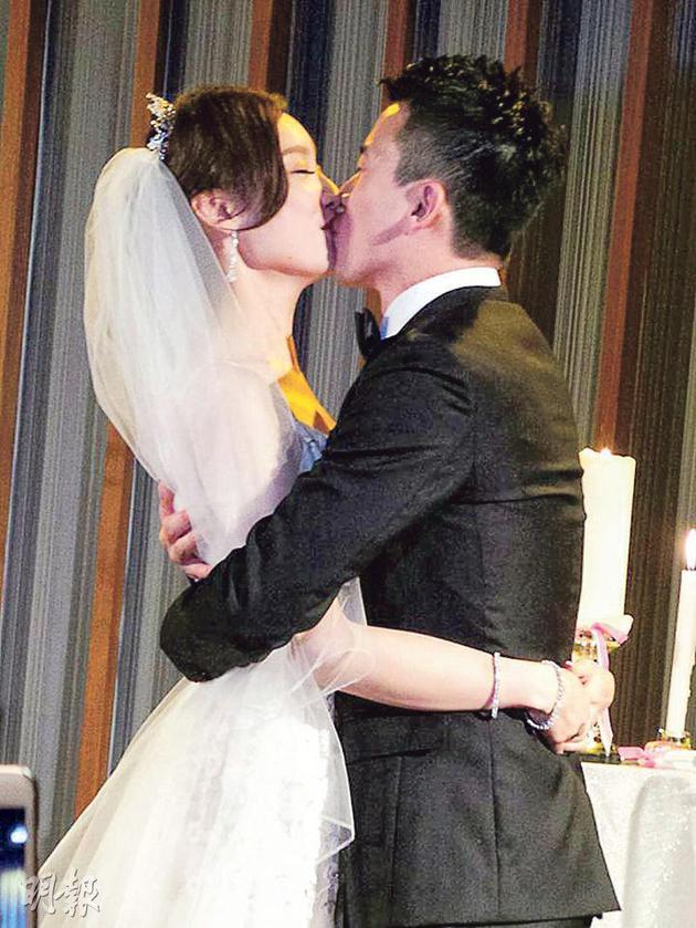 陈宇琛登记结婚激动落泪 港星石修荣升公公