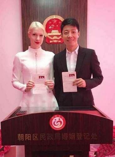 揭秘撒贝宁老婆身世 网友：原来她这么牛