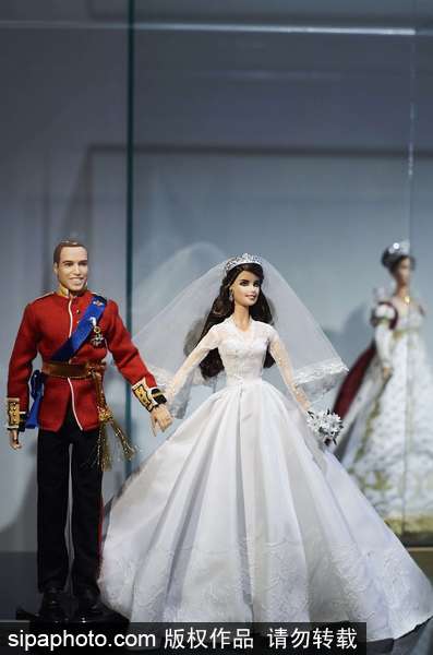 从梦露、赫本到威廉王子夫妇 这些造型逼真的芭比娃娃你能认出几个？