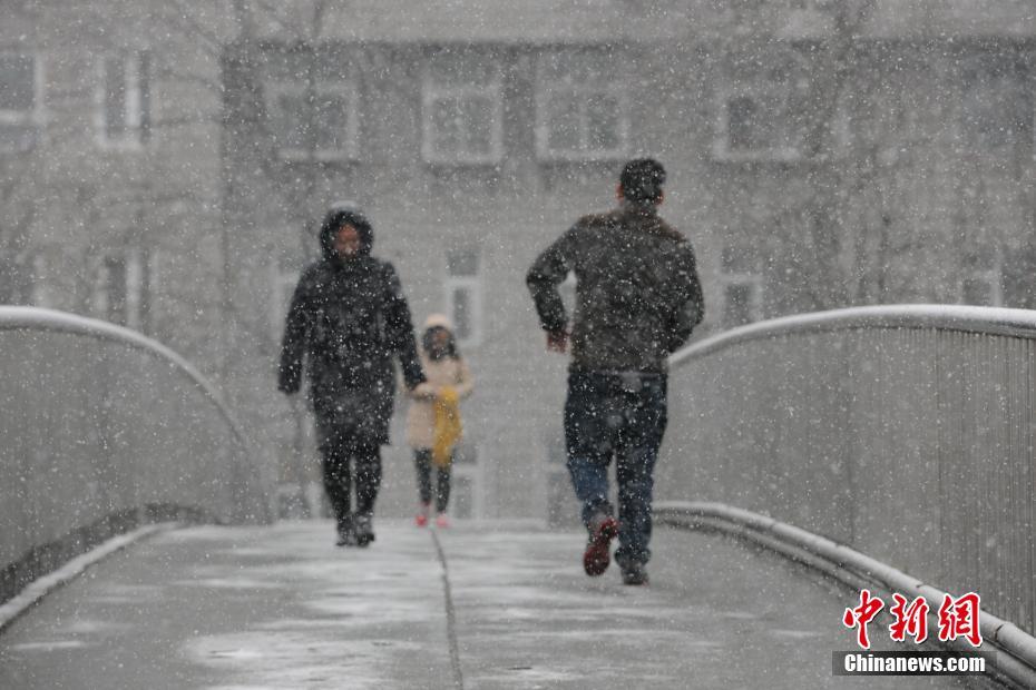 “春雪”袭京城 气温大幅下降