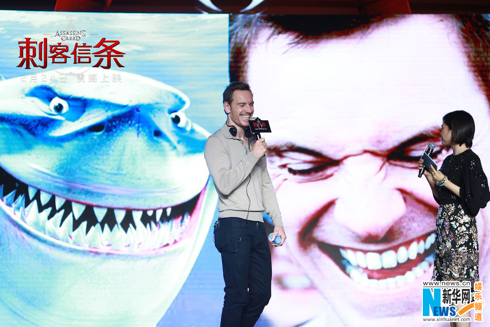 法鲨亮相刺客信条首映 品美食耍宝剑还原表情包