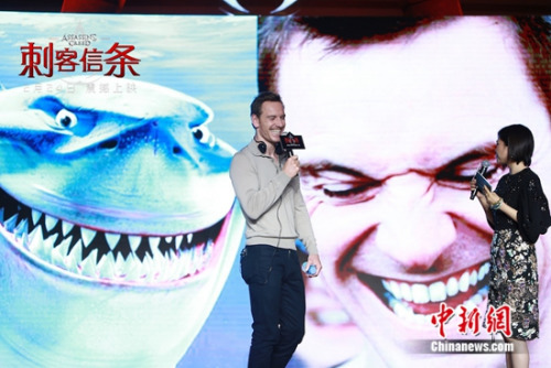 “法鲨”现身北京吃中国美食 爱看周星驰《功夫》