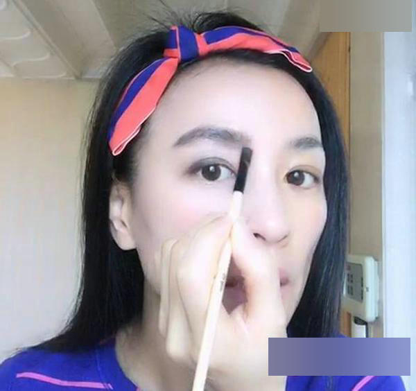 窝美女张庭变身网红 网上开课教学护肤技巧[1