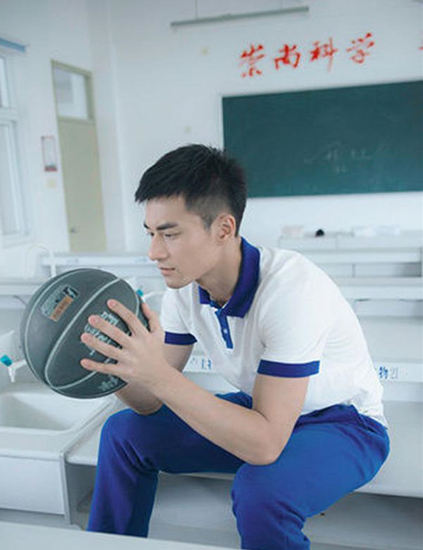 宋仲基金秀贤李敏镐鹿晗吴亦凡杨洋 高颜值拯救中韩男神校服装【组图】