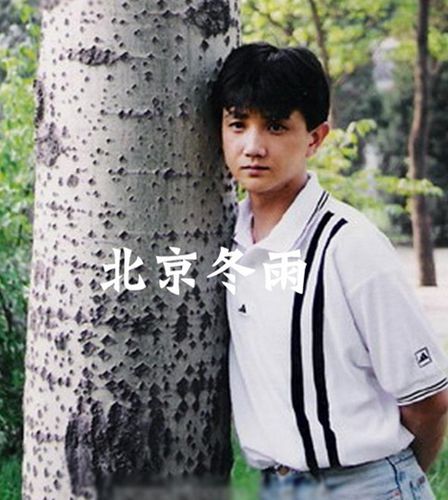 还记得《还珠格格》中的小桌子小凳子吗