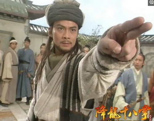 六大男星“戴帽子”照片 周润发霸气不羁！