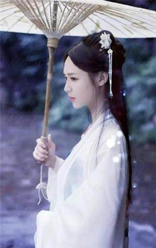 古装女星撑伞谁最美?赵丽颖清纯俏皮 刘诗诗惹人怜爱