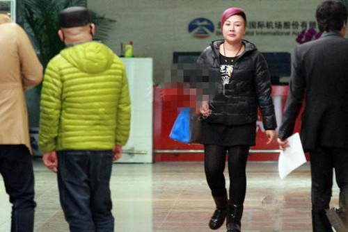 郭德纲老婆王慧现身机场 网友：这样的王慧很郭德纲