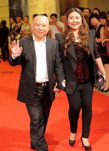 郭德纲老婆王慧现身机场 网友：这样的王慧很郭德纲