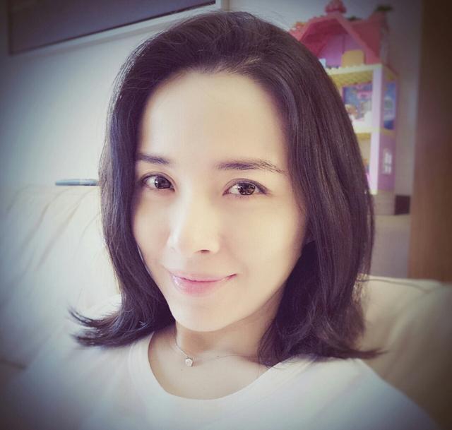 她与黄晓明赵薇等并称为96级