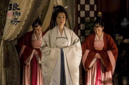 靳东师姐，四十岁一夜爆红，最感恩陈道明胡歌