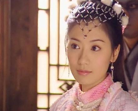 当年留着柳叶眉的女明星，还是她最漂亮！