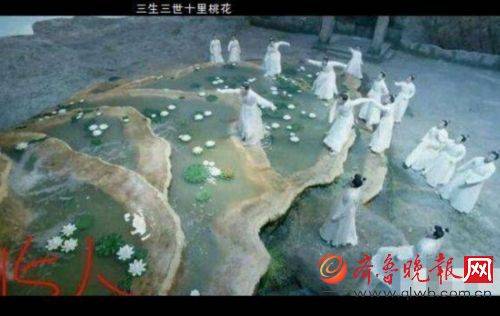 搞笑穿帮镜头：迪丽热巴的手机好牛