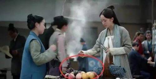 搞笑穿帮镜头：迪丽热巴的手机好牛