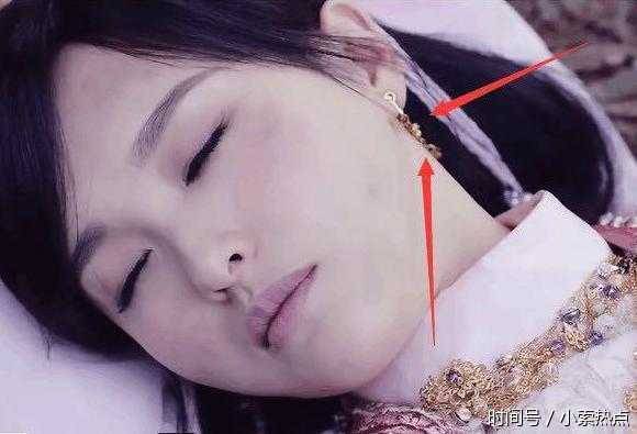 搞笑穿帮镜头：迪丽热巴的手机好牛