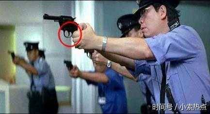 搞笑穿帮镜头：迪丽热巴的手机好牛