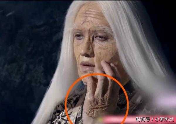 搞笑穿帮镜头：迪丽热巴的手机好牛