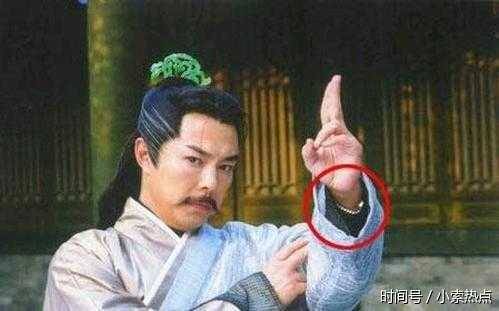 搞笑穿帮镜头：迪丽热巴的手机好牛